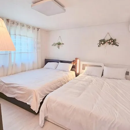 Sillim Danggok Station Full-Op Two Room